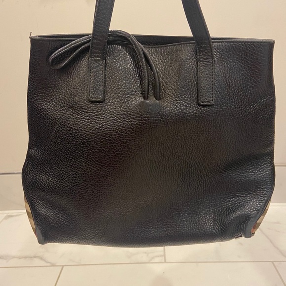 Cute Burberry bag! - Picture 2 of 5